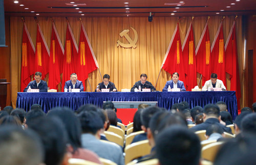 宜化集團召開2019年慶?！拔逡弧眹H勞動節暨表彰大會(圖2)