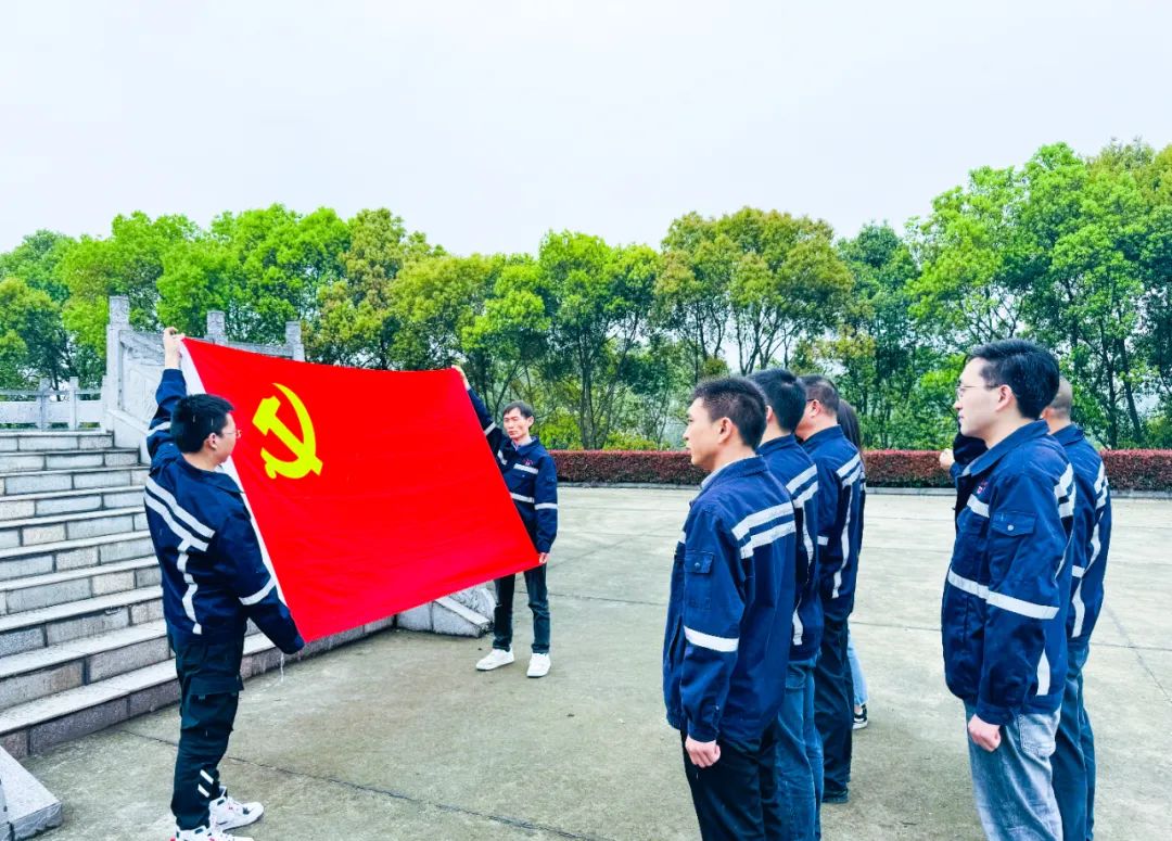 在緬懷中汲取奮進力量！這場主題黨日活動“走心”更“入心”！(圖3)